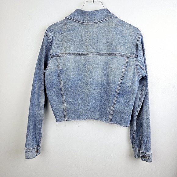 Hollister Light Wash Semi-Cropped Frayed Denim Jean Jacket with Pink Stitching - Picture 2 of 10